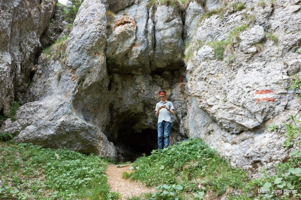 Höhle im letzten Drittel des Peter-Jokel-Steigs.