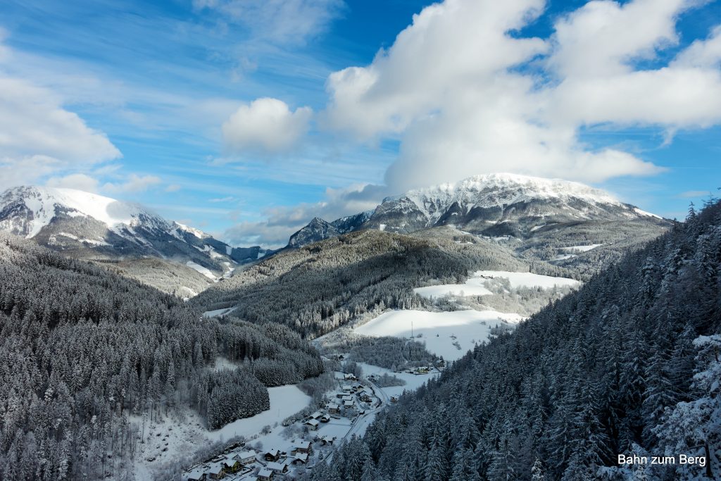 Blick auf Schneealpe, Nasskamm und Rax. Foto: Martin Heppner