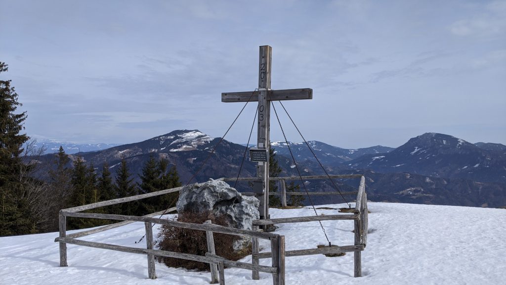 Gipfelkreuz am Brucker Hochanger, rechts der Hochlantsch, Foto Martin Heppner