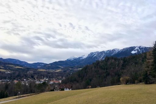 ber den Mariensteig ins Schneebergdörfl, Blick nach Reichenau, Fotos Veronika Schöll