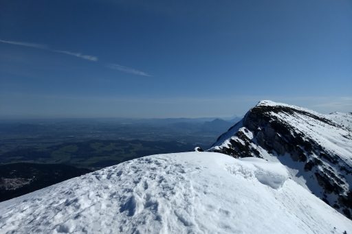 Gipfel Richtung Osten – im Bild rechts der Zwiesel. Foto: Nikolaus Vogl