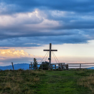 Gipfelkreuz beim Schutzhaus Hochanger. Foto: Doris List-Winder