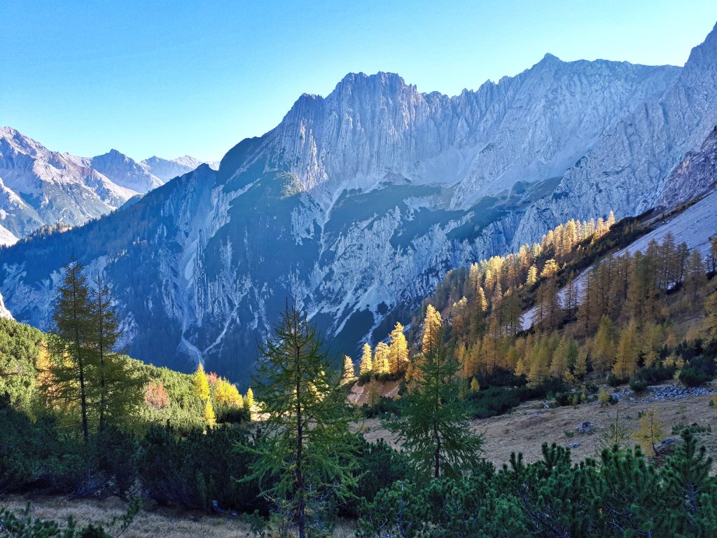 Goldener Herbst im Karwendel. Foto: Konrad Gwiggner