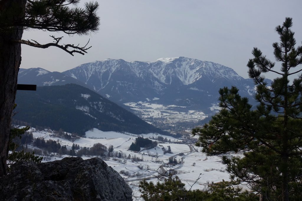 Blick vom Hausstein Richtung Puchberg und Schneeberg