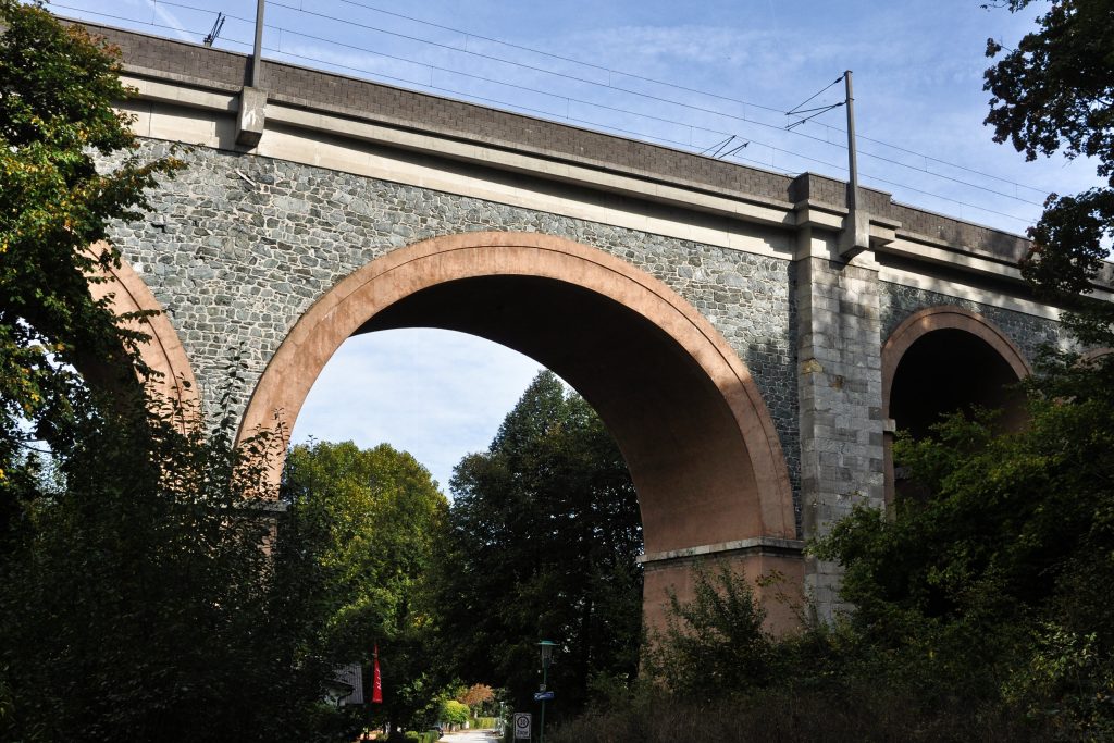 Eisenbahnbrücke bei Payerbach. Foto: Clemens Novak
