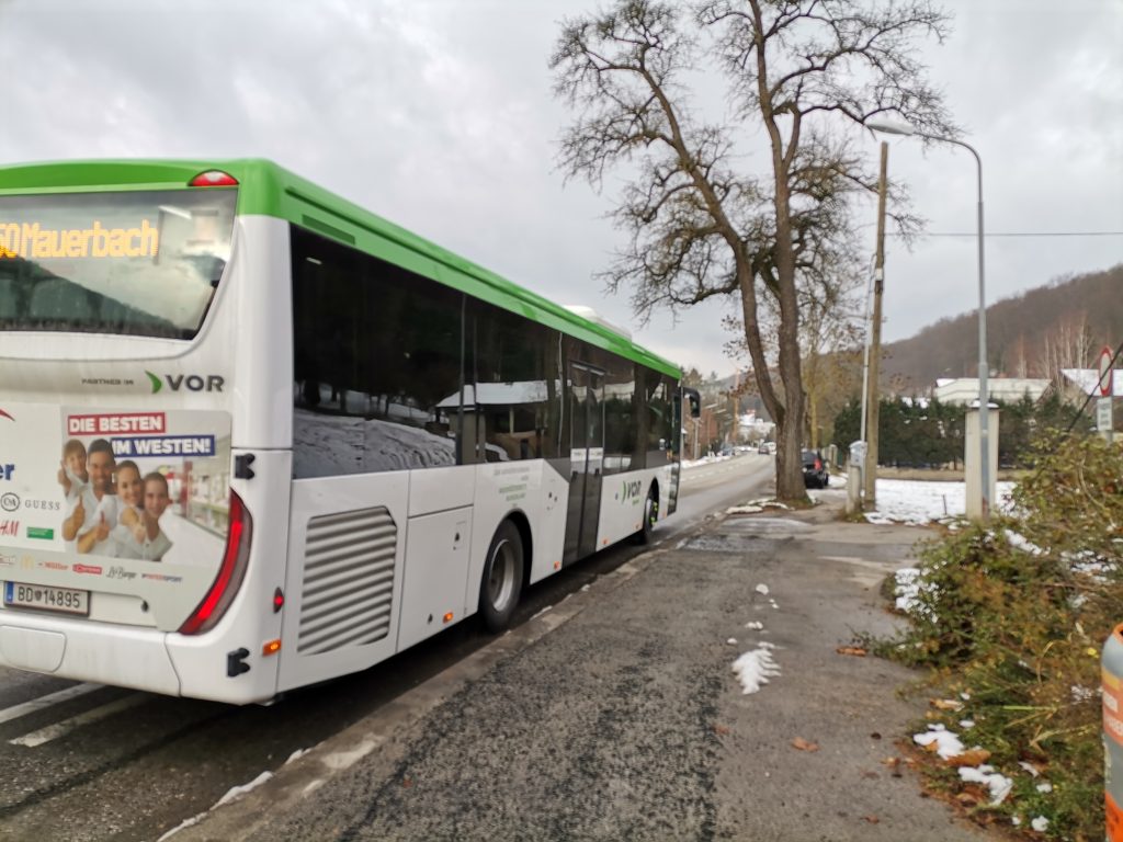 Der Bus 450 fährt nach Mauerbach weiter. Foto Veronika Schöll
