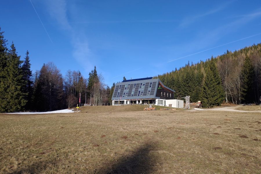 Die Knofelebenhütte, im Winter leider geschlossen (Stand Jänner 2022). Foto: Simon Widy