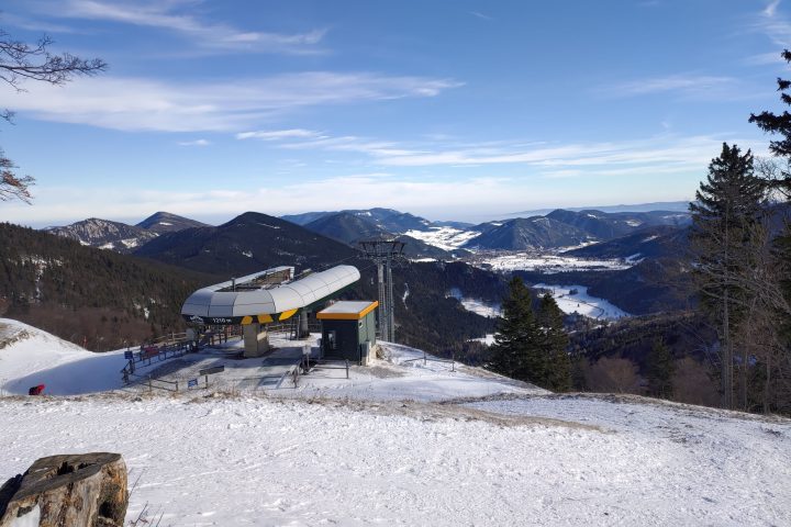 Ausblick von der Bergstation der Sesselbahn. Foto: Simon Widy