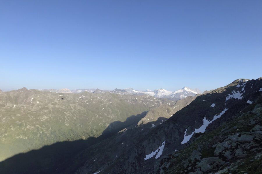 Der Malgrübler im Vordergrund und die Gipfel des Hintertuxer Gletschers im Hintergrund. Foto: David Kurz