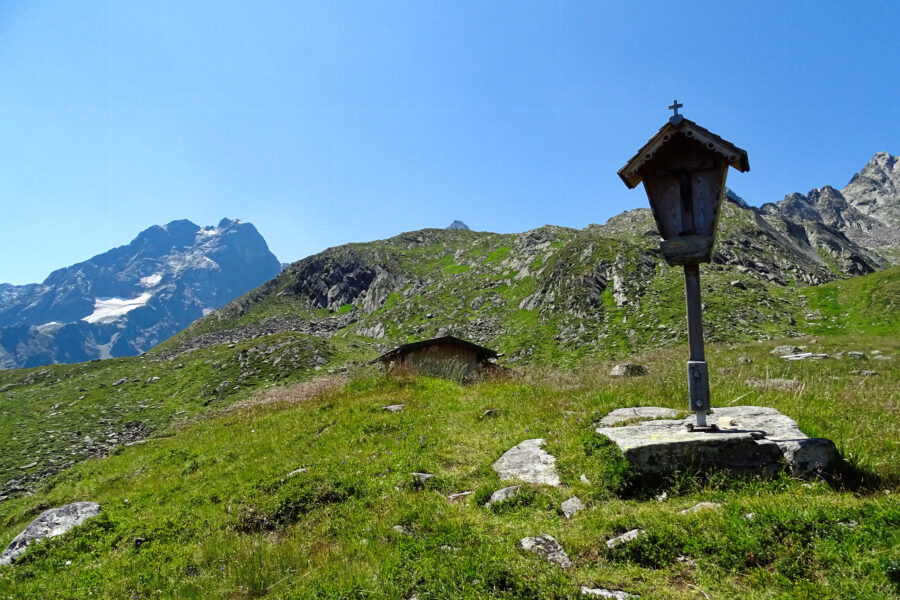 Sturzmahdkreuz mit Schäferhütte. Foto: Thomas Obermair