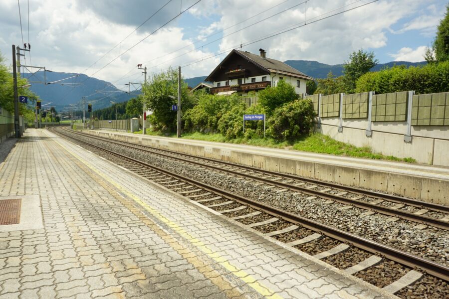 Bahnhaltestelle Gerling im Pinzgau, Foto Alpenverein Saalfelden