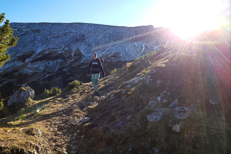 Die Herbstsonne erlaubt eindrucksvolle Fotoaufnahmen. Der lange Grat des Stanser Jochs trägt das Seine dazu bei. Foto: Protect Our Winters Austria
