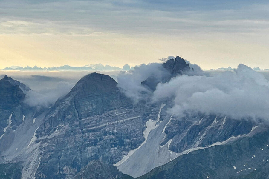 Gschnitzer und Pflerscher Tribulaun etwas wolkenverhangen, dennoch nicht weniger beeindruckend. Foto: Protect Our Winters Austria