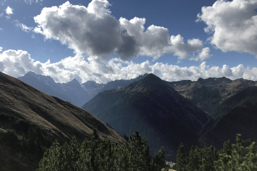 Aussicht in die Lechtaler Alpen Richtung Süden beim Aufstieg. Foto: David Kurz