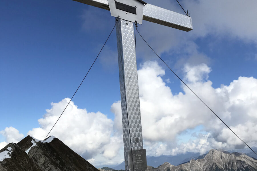 Gipfelkreuz der Bschlaber Kreuzspitze. Foto: David Kurz