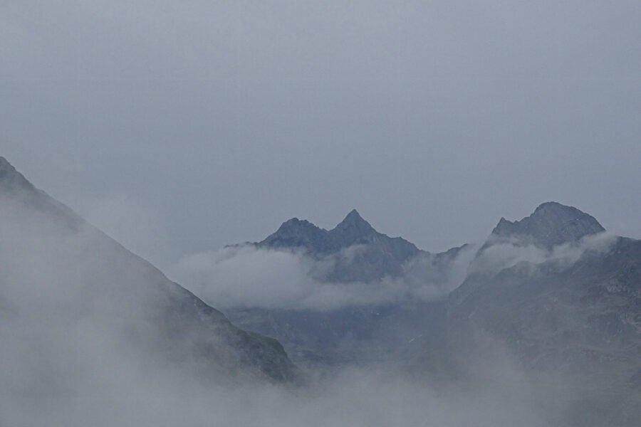 Heute erblicken wir wegen des schlechten Wetters nur einen kleinen Teil der höheren Gebirgsteile im Sellrain und den Stubaier Alpen. Hinter den Wolken verbirgt sich so manch alpine Schönheit. Foto: Protect Our Winters Austria