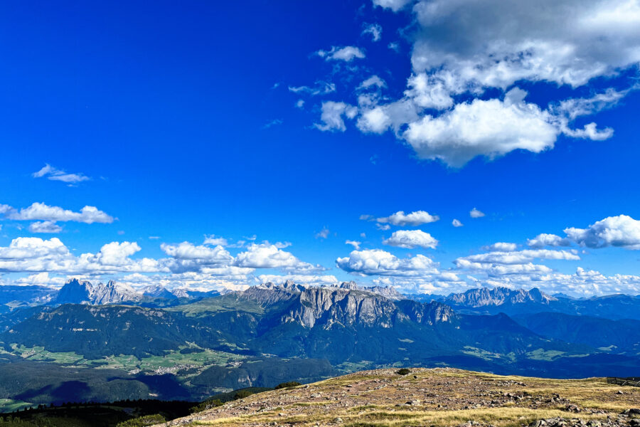Ausblick auf die Dolomiten. Foto: Birgit Matzinger