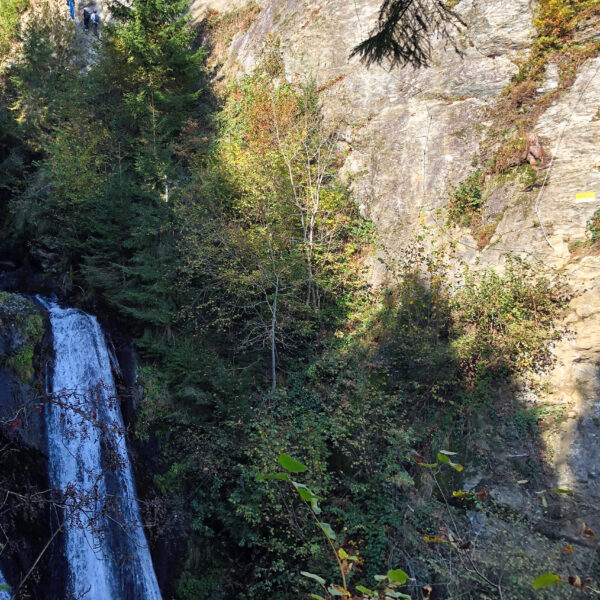 Auch vom Klettersteig aus hat man einen schönen Blick auf den Wasserfall. Foto: Anna Siebenbrunner, Protect Our Winters Austria (POW AT)