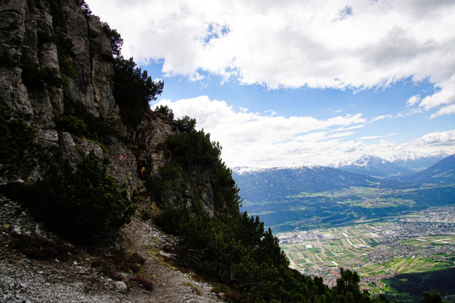 Links die kleine Felsstufe, die man absteigen muss. Foto: Protect Our Winters Austria (POW AT)