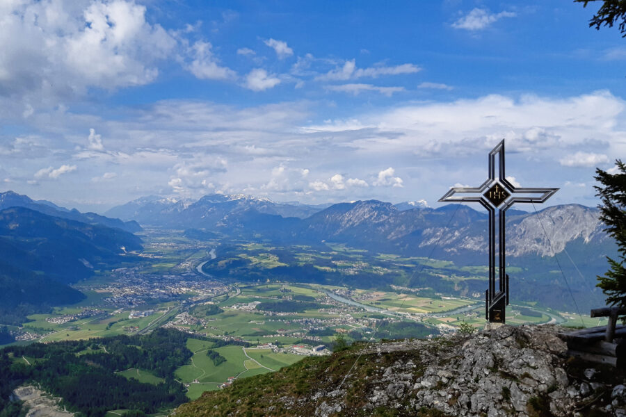 Häringer Kreuz (1.477 Meter), mit Blick nach Wörgl. Foto: Konrad Gwiggner