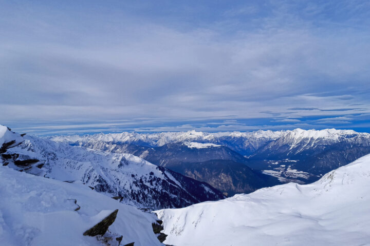 Blick hinab ins Inntal mit umgebenden Gebirgsketten 2. Foto: Niklas, Anna, Protect Our Winters Austria (POW AT)