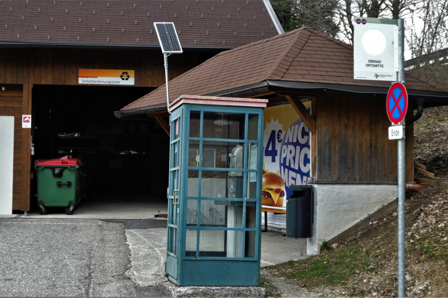 Busstation für beide Richtungen. Foto: Karl Plohovich
