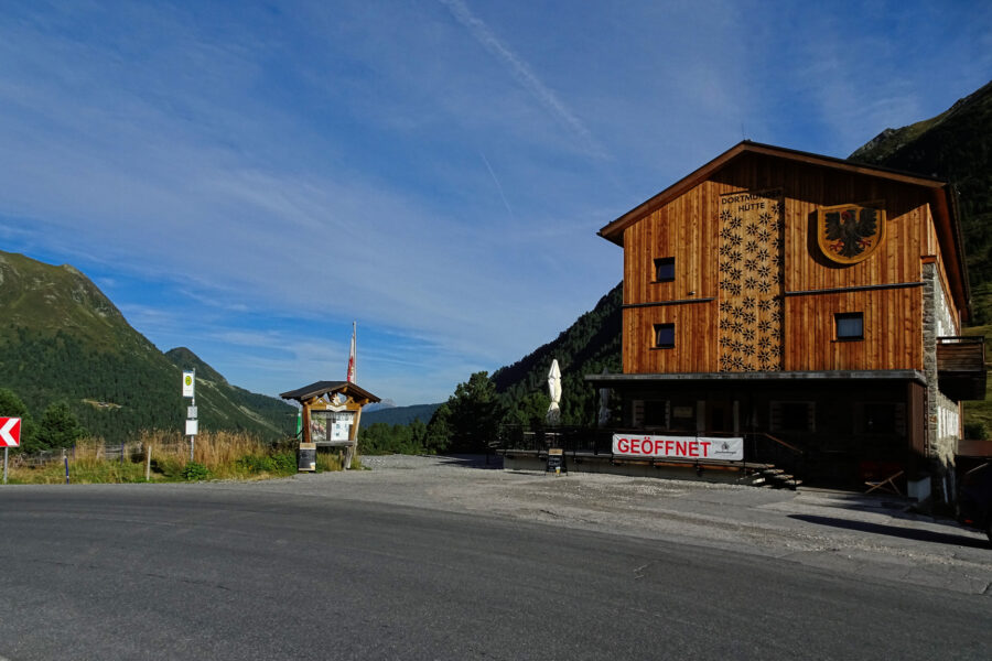 Die Dortmunder Hütte im Kühtai bietet sich auch als Übernachtungsmöglichkeit an, falls man mehrere Touren in der Region plant oder von weiter weg anreist. Foto: Simon Widy
