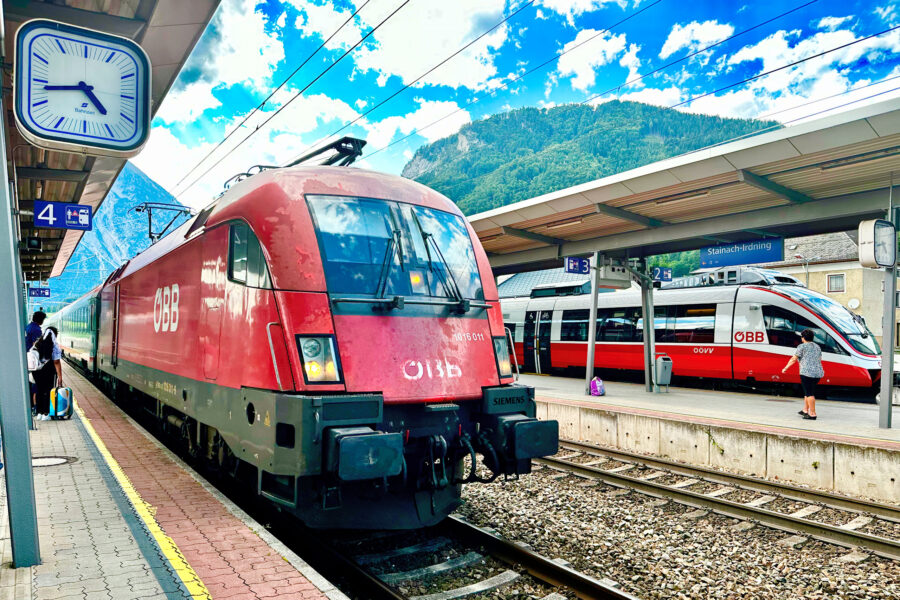 Umstieg in Stainach-Irdning in den Direktzug nach Linz und weiter nach Wien. Foto: Stefan Hochhold