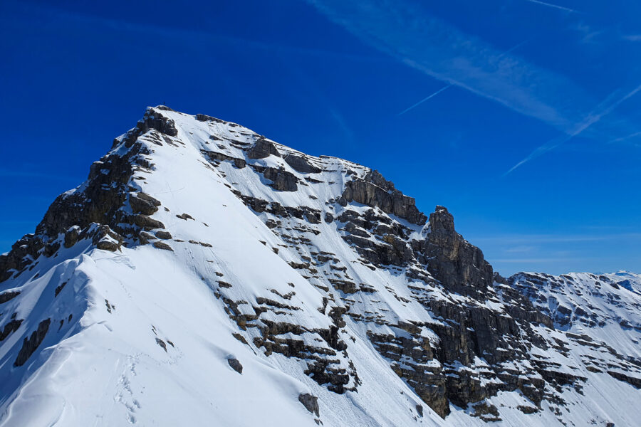 Der Gipfelaufbau der Birkkarspitze - in diesem Jahr außergewöhnlich schneereich. Foto: Niklas, POW AT