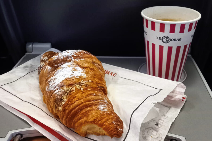 Frühstück im Zug. Foto: Pia Gerhofer