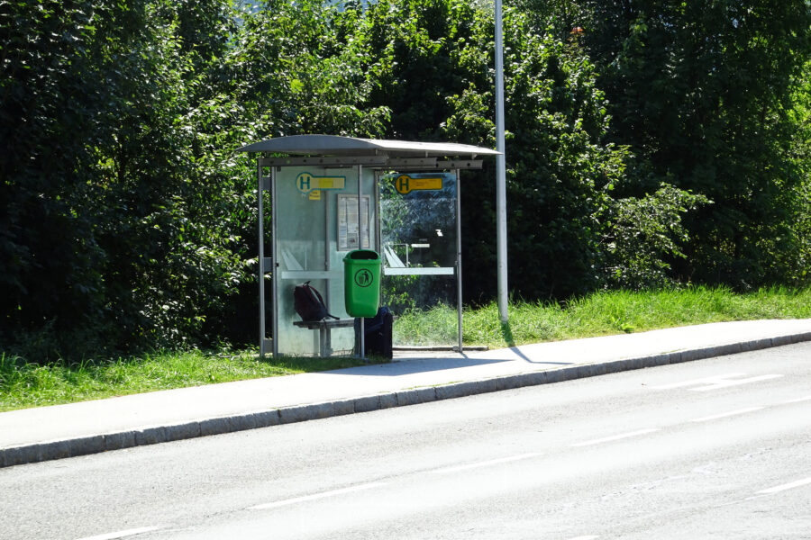 Bushaltestelle in St. Johann. Foto: Ingeborg Fiala