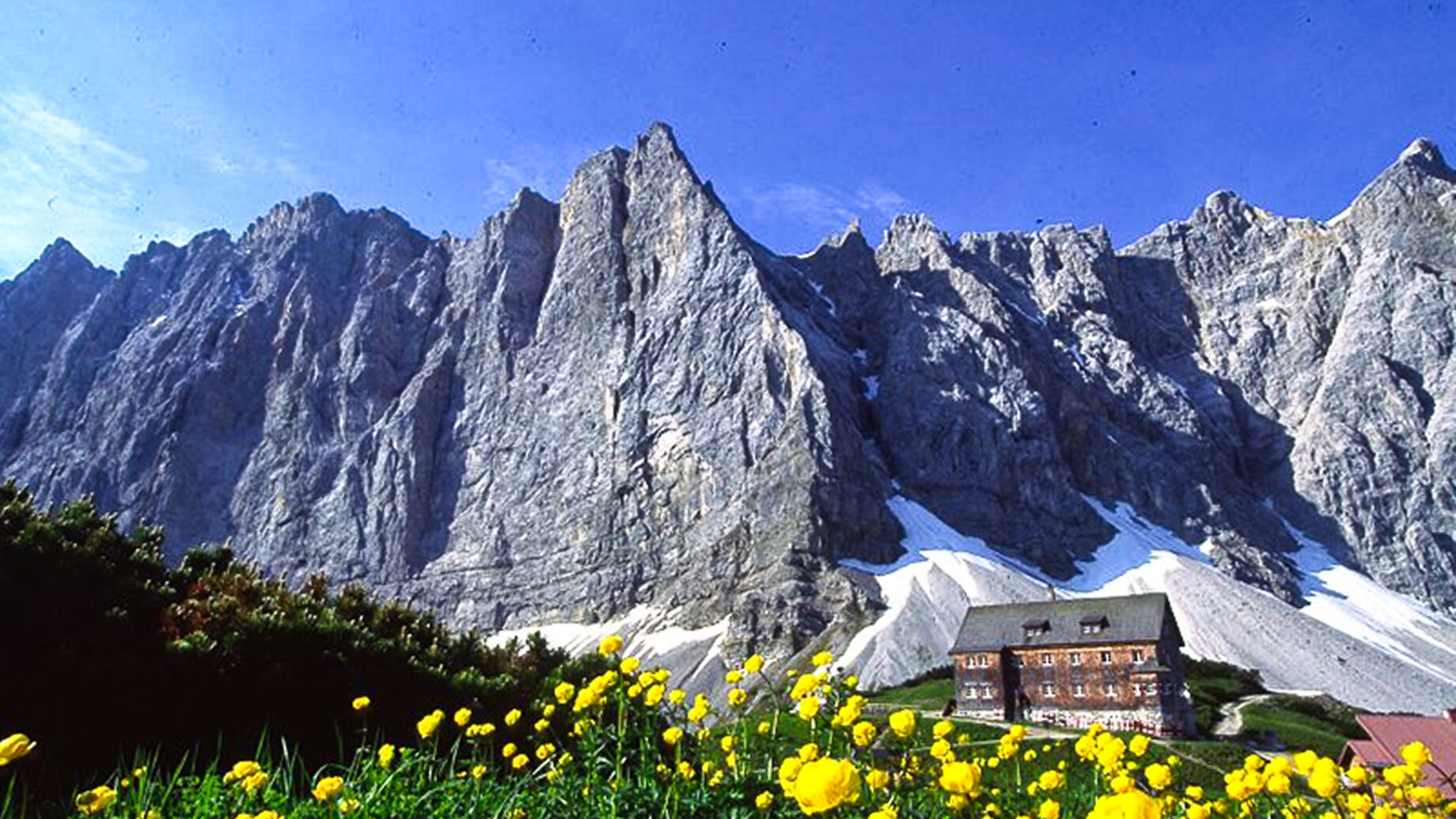 Die Falkenhütte vor den imposanten Lalidererwänden. Foto: O. Leiner