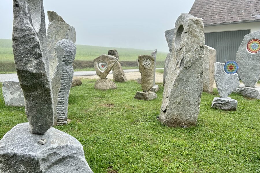 Granit-Kunst in Hundsberg. Foto Veronika Schöll
