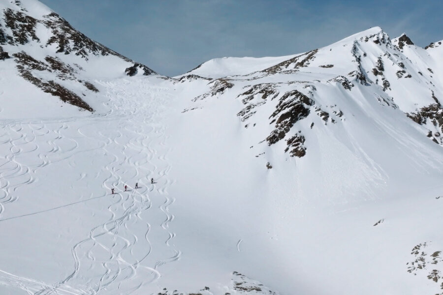 Die letzten Meter vor der Roßfallscharte. Viele gehen den Klettersteig vom Skigebiet aus hinauf, und fahren durch das Malfontal ab bis nach Pettneu. Foto: Mountain Tribe