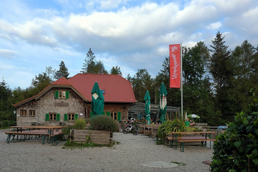 Die Ochsenburgerhütte auf 594m. Foto: Lukas Zeilerbauer
