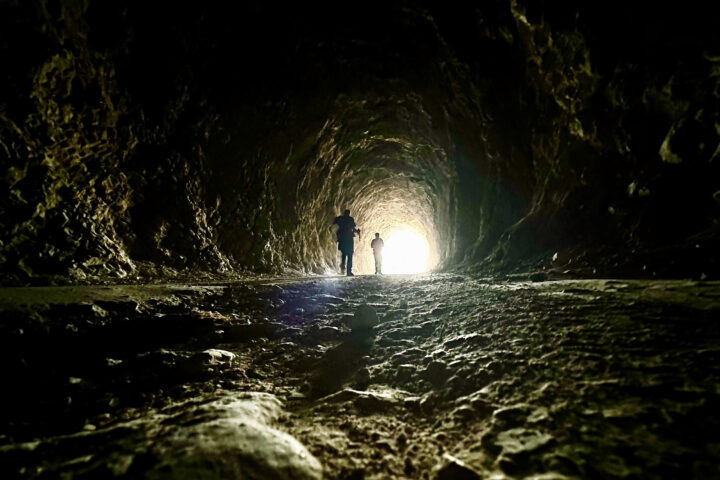 Durch Tunnels. Foto: Stefan Hochhold