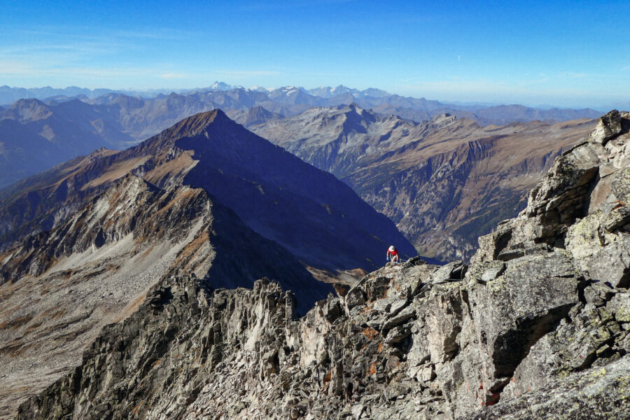 Maresenspitze gegen Glocknergruppe vom Gipfelgrat des Säulecks. Foto: Karl Plohovich
