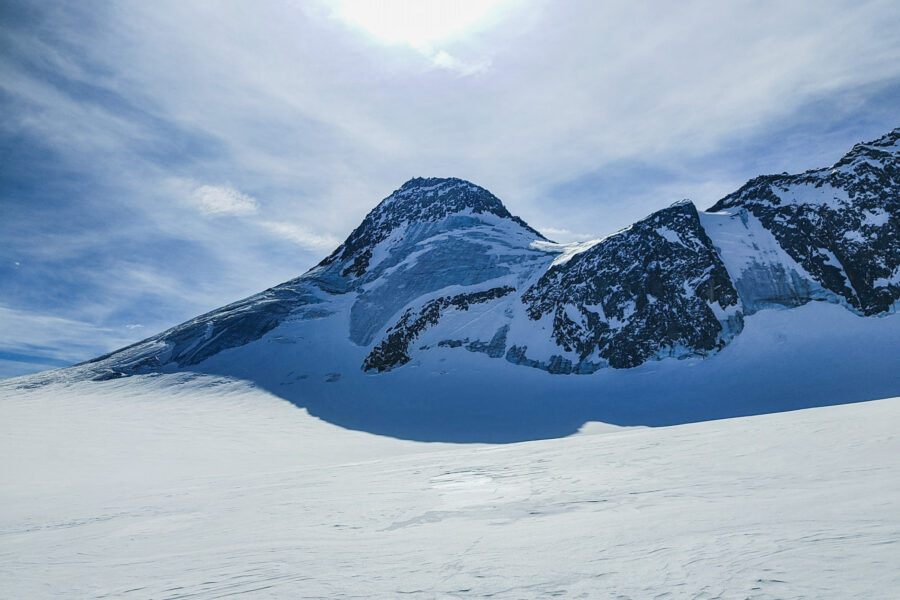 Blick zum Zuckerhütl mit Nordwand. Foto: Simon Widy