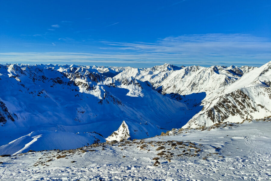 Blick aufs Sulztal und die Stubaier Alpen. Foto: Simon Widy