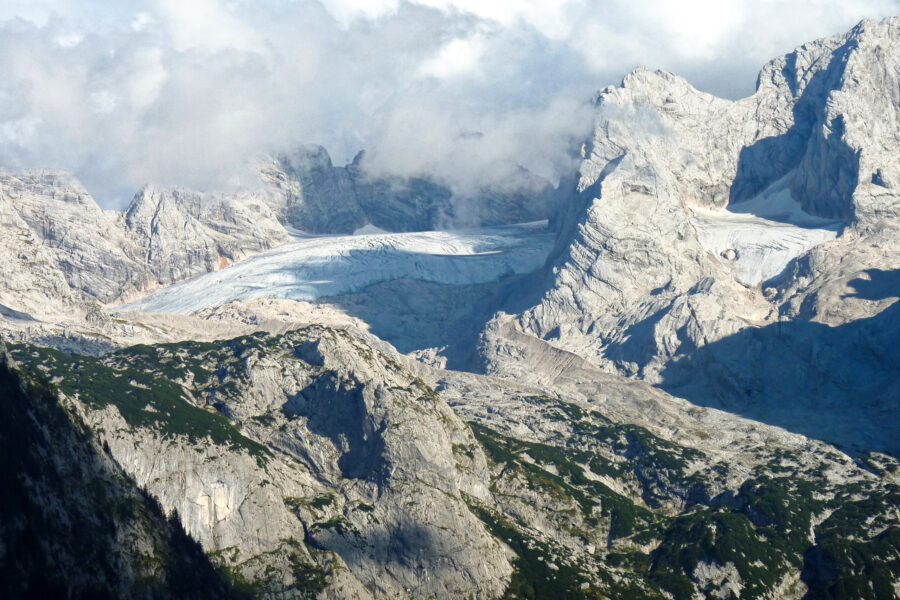 Zum Abschluss noch ein Blick zurück auf die Überreste des Gosaugletschers. Mittlerweile dürfte der Gletscher noch deutlich mehr an Masse eingebüßt haben. Foto: Siebenbrunner, POW AT