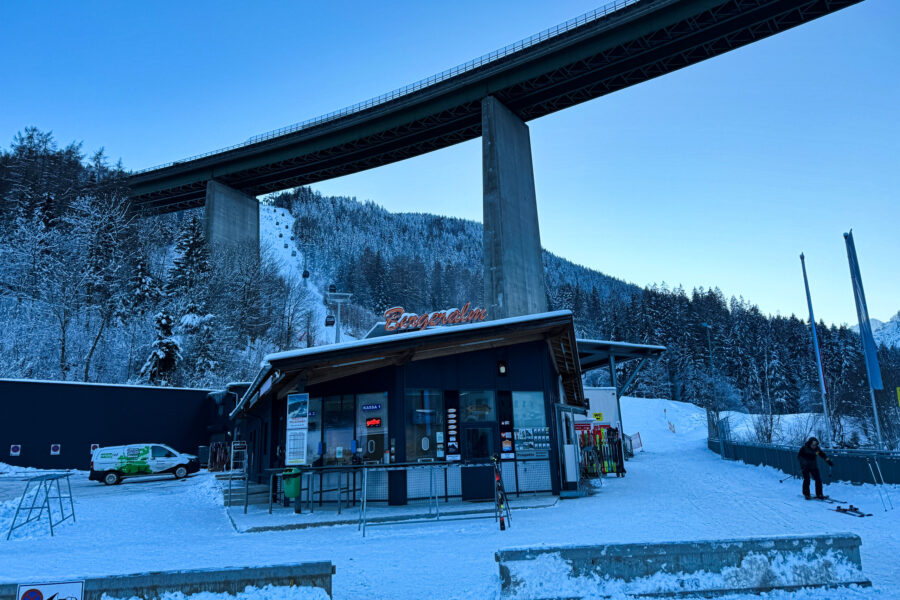 Talstation der Seilbahn mit Brennerautobahn im Hintergrund. Foto: Bernhard Walle